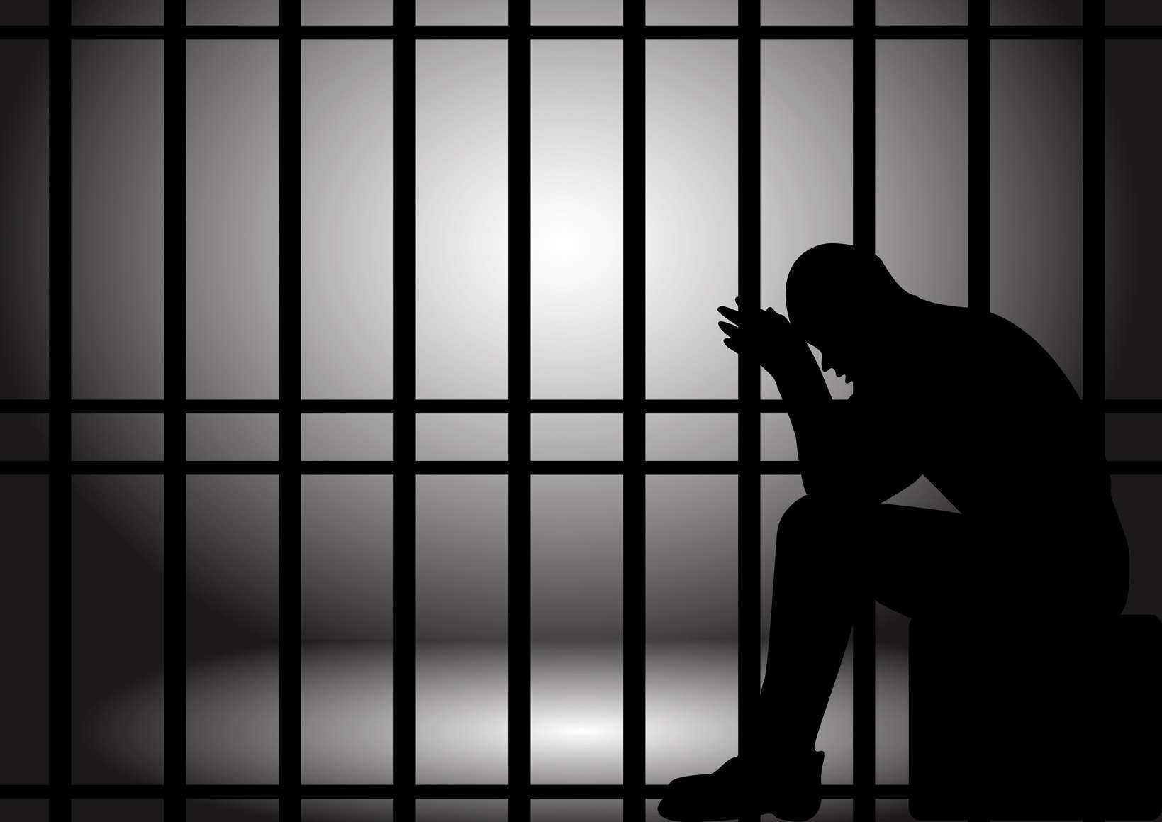 Regno Unito, uomo abusato da piccolo dopo 37 anni si ritrova nella cella del suo stupratore