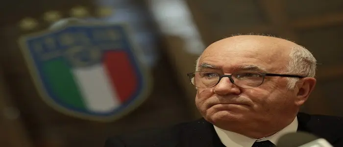 Figc, arrivano anche le accuse di molestie per Tavecchio: "Mi ha palpeggiata"