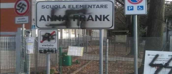 Pesaro, avviate le indagini per le svastiche disegnate sui cartelli della scuola "Anna Frank"