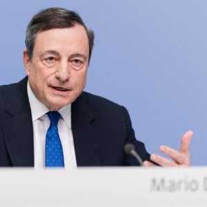 Draghi a Francoforte: "Eurozona in ripresa, massimo contributo alla crescita"