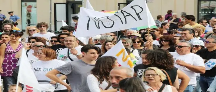 Tap: scritte vandaliche sulla sede di Lecce, in pieno centro. Nessuna traccia dei responsabili