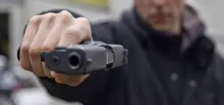 Roma: minorenne con pistola nel calzino, arrestato dai Carabinieri