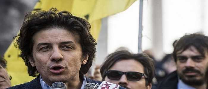 Milano, al via il processo a Marco Cappato per la morte del Dj Fabo: in aula video choc