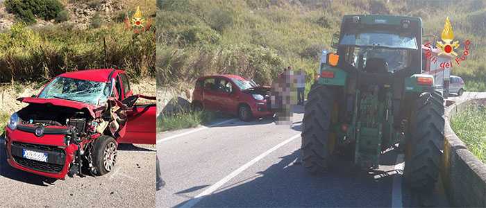Incidente stradale a Squillace Lido, Fiat Panda con Trattore intervento dei VVF (Foto)