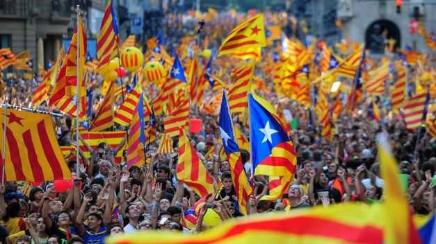 Catalogna, riunione politica nella notte: governo catalano diviso sull'indipendenza