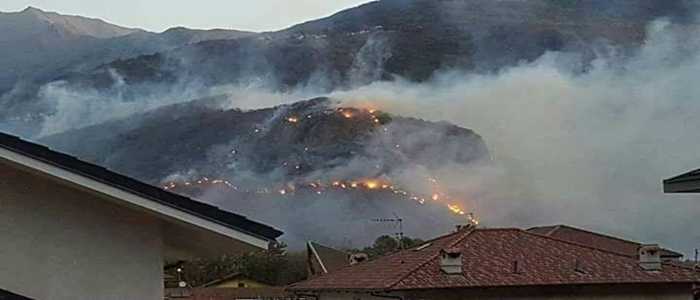 Piemonte: è allerta massima per gli incendi dolosi che stanno devastando il cuneese
