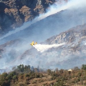 Incendio nel torinese, evacuate 50 persone