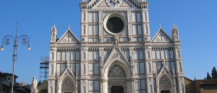 Turista muore a Firenze colpito da una pietra caduta dalla navata di una chiesa