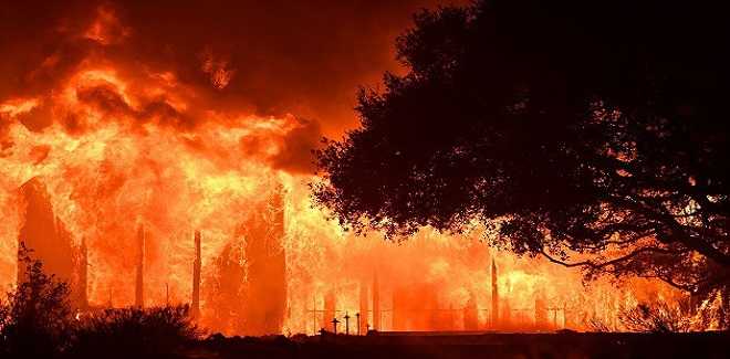 California, l'inferno continua: 31 morti ed oltre 400 dispersi per gli incendi
