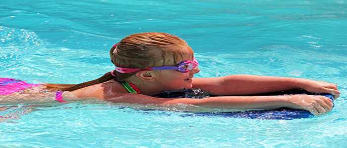Il bello e il brutto del nuoto: come evitare le infezioni in piscina