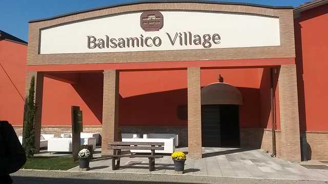 Raid con furto al Balsamico Village a pochi giorni dalla visita del ministro Poletti