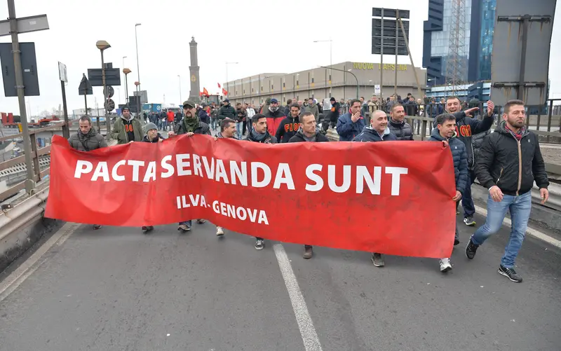 Ilva: scioperi e cortei contro gli esuberi della nuova gestione