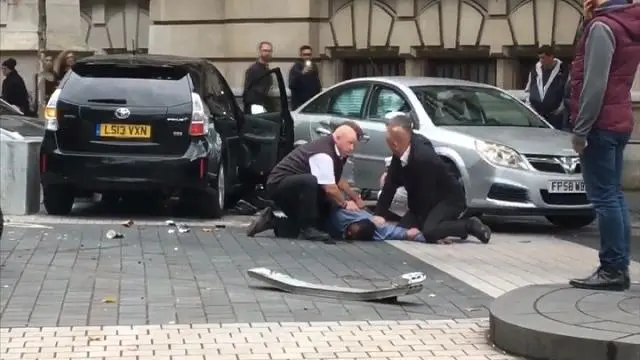 Auto contro folla a Londra. Non si tratta di atto terroristico, ma di incidente stradale