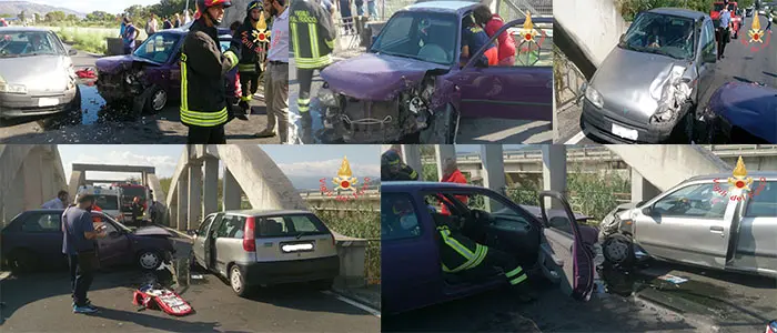 Incidente Stradale Vecchia SS 106 - Soverato tempestivo l'intervento dei VVF e dei Carabinieri