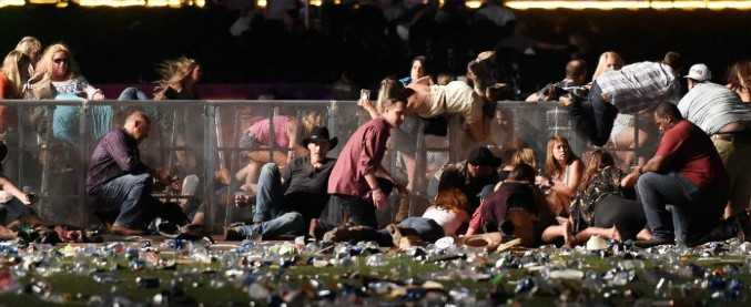 Strage di Las Vegas: 50 morti e 500 feriti. Assalitore suicida, Isis rivendica