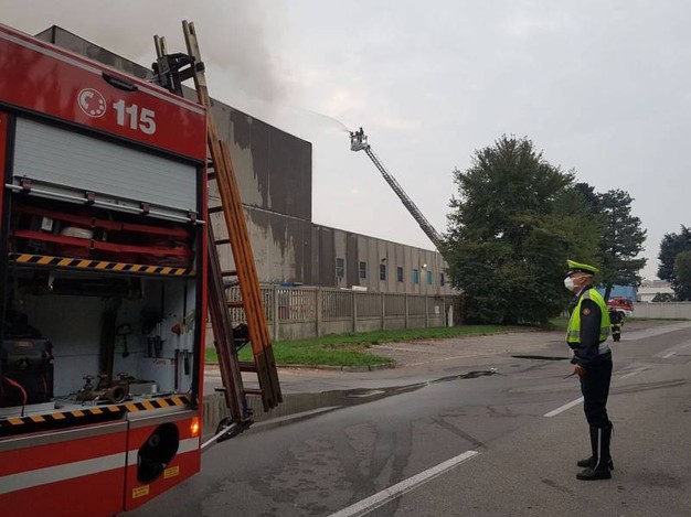 Ancora fuoco nel Milanese: a rogo deposito rifiuti di Cinisello Balsamo