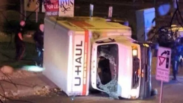 Canada, camion contro la folla: 5 feriti. Arrestato aggressore. Polizia: "Terrorismo"