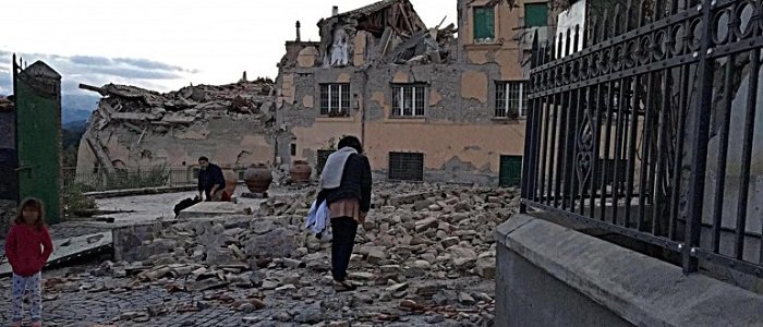 Delegazione comune di Falerone visita Vvf Crotone: un grazie per intervento durante terremoto