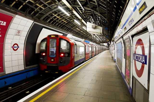 Londra, stazione metropolitana evacuata dopo esplosione