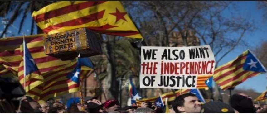 Barcellona, Rajoy: "Il voto non si farà". 40.000 persone protestano in piazza