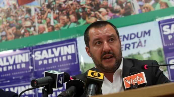 Lega, Salvini: "Fuori dal Parlamento per una settimana"