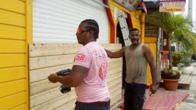 L'uragano Maria scende a categoria 4, ma minaccia i Caraibi
