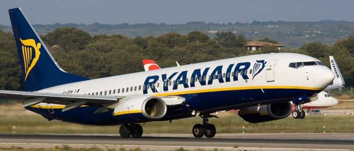 Ryanair: voli cancellati per 385.000 passeggeri. Tonfo in Borsa per il titolo