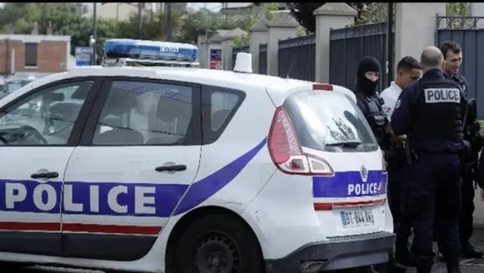 Parigi: tenta di accoltellare militare in metro. Nessun ferito