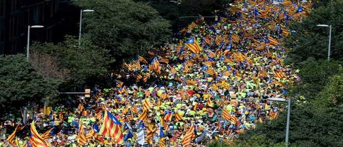 Barcellona, mezzo milione in marcia a favore del referendum per l'indipendenza della Catalogna
