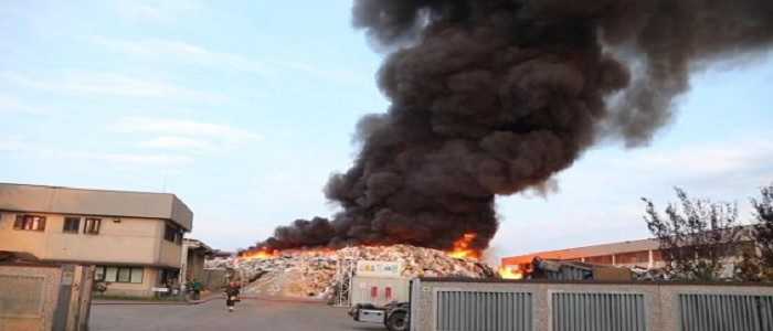 Incendio Mortata, la diossina preoccupa altre zone limitrofe