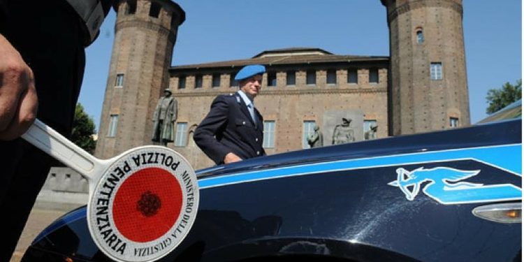 Carceri, polizia penitenziaria il piazza il 19 settembre