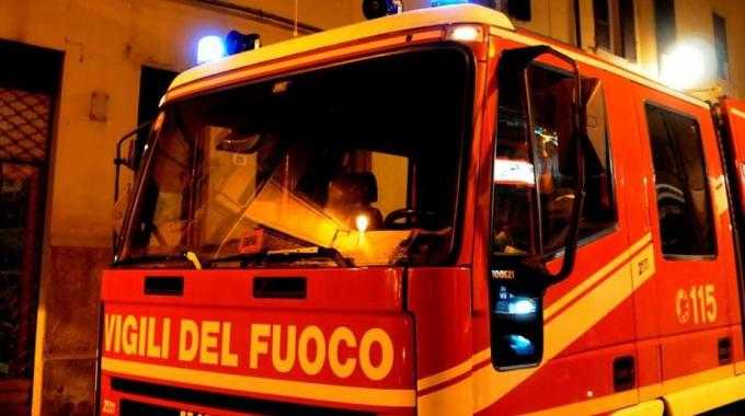 Bergamo, trovato cadavere carbonizzato in auto  bruciata