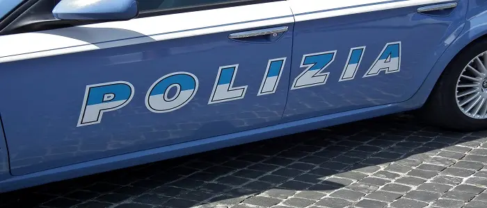 Napoli: minorenne disabile trovata in casa tra i rifiuti