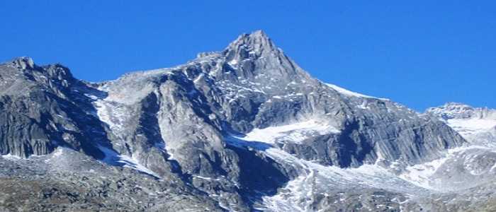 Trentino, morto un alpinista e feriti gravemente altri due sulla Presanella