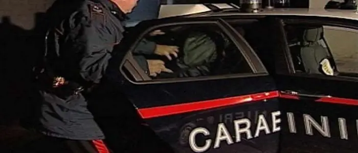 San Bartolomeo al Mare, uomo di 56 anni minaccia i passanti con una pistola. Arrestato