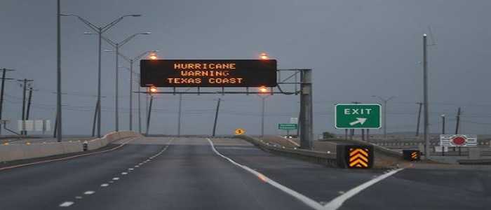 Texas, l'uragano Harvey provoca blackout e diversi feriti