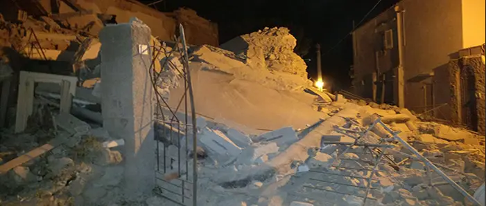 Terremoto Ischia, il nonno dei due bimbi ancora sotto le macerie: "Il più grande aiuterà il piccolo"