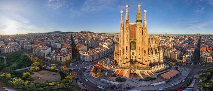Barcellona, indagini su attentato: i terroristi volevano distruggere la Sagrada Familia