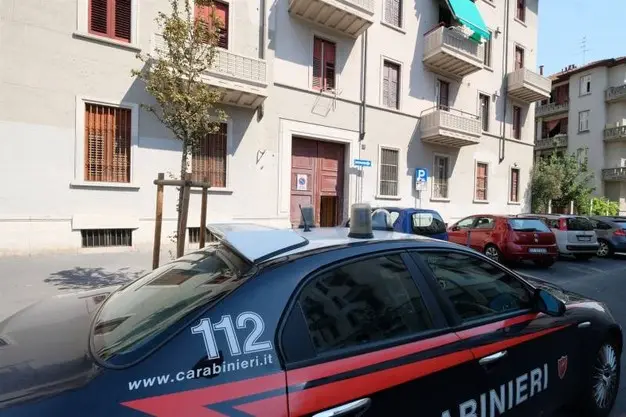 Milano, gravissimo un 62enne aggredito con un mattone