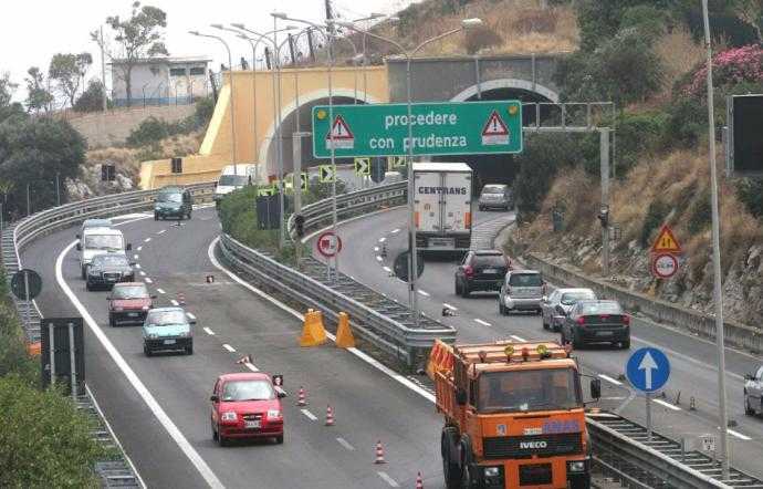 Fatale incidente sull'autostrada Trapani-Palermo: auto precipita dal viadotto, tre i morti