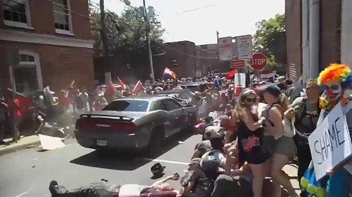 Virginia: auto sulla folla durante raduno dei suprematisti bianchi