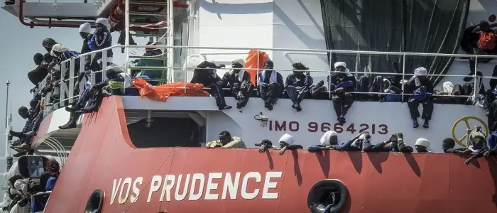 Migranti, Medici senza frontiere sospende le attività di salvataggio: "Troppi rischi"