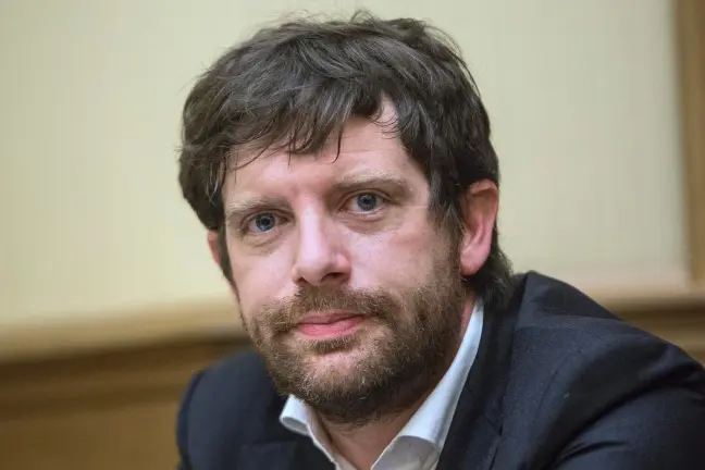 Migranti, Civati: "il Governo si è spostato a destra"