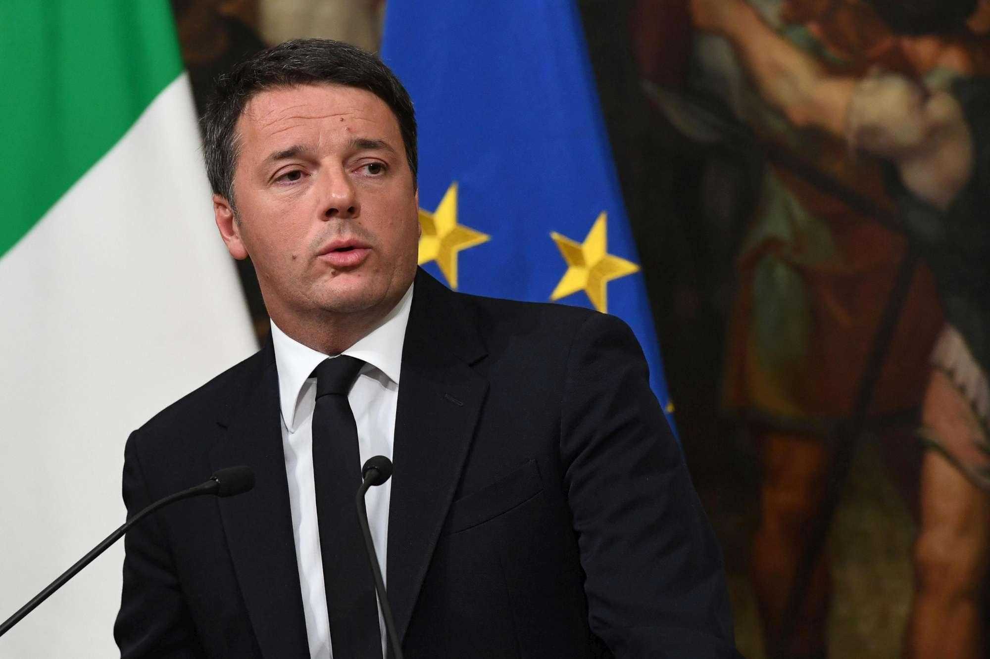 Renzi frena polemiche su migranti: "Ministri bravi e capaci. Stanno facendo un buon lavoro"