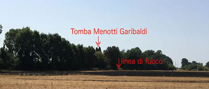 Le fiamme lambiscono la tomba di Menotti Garibaldi