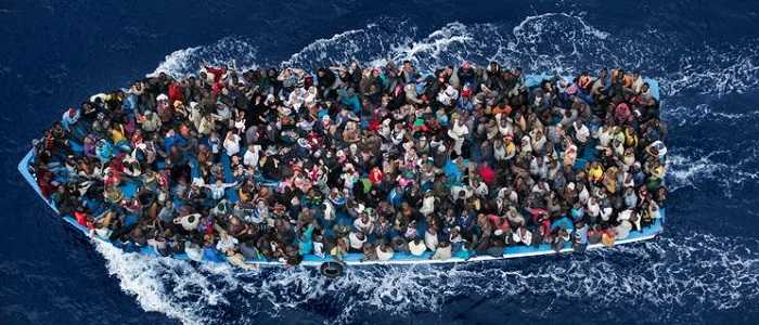 Migranti, Delrio:"Facciamo guerra agli scafisti, non alle Ong"
