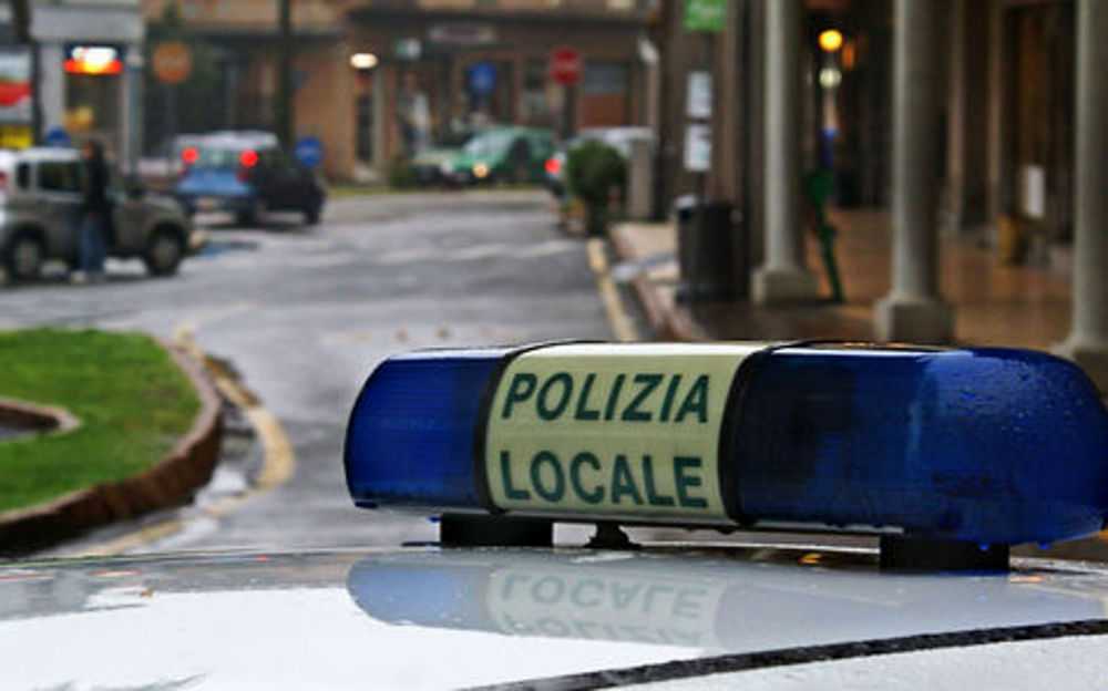 Brescia, agente donna si uccide nel comando della polizia locale