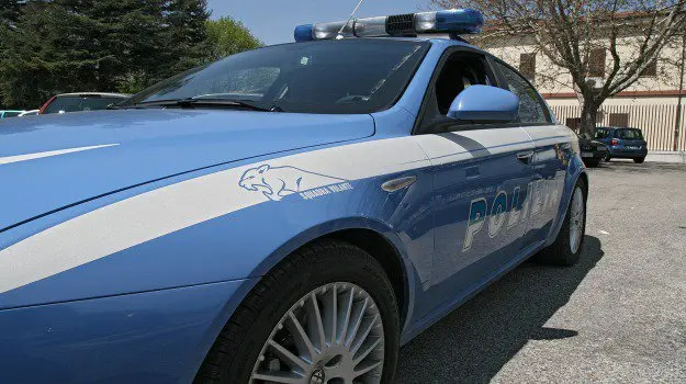 Milano, rapisce modella inglese per un'asta sessuale online: fermato il carceriere