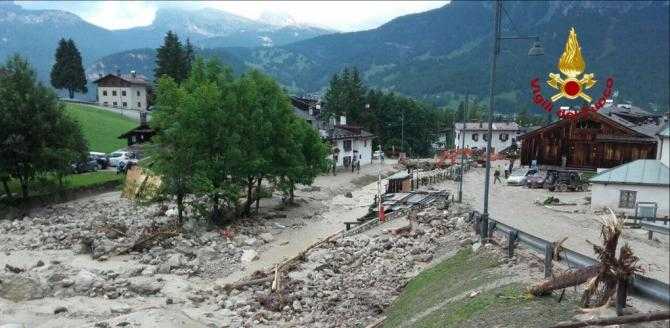 Meteo: bomba d'acqua a Cortina, muore una donna