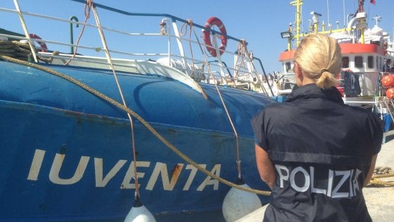 Migranti, la Iuventa oggi trasferita a Trapani